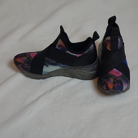 Girl's Steve Madden slip on shoes - Picture 5 of 9